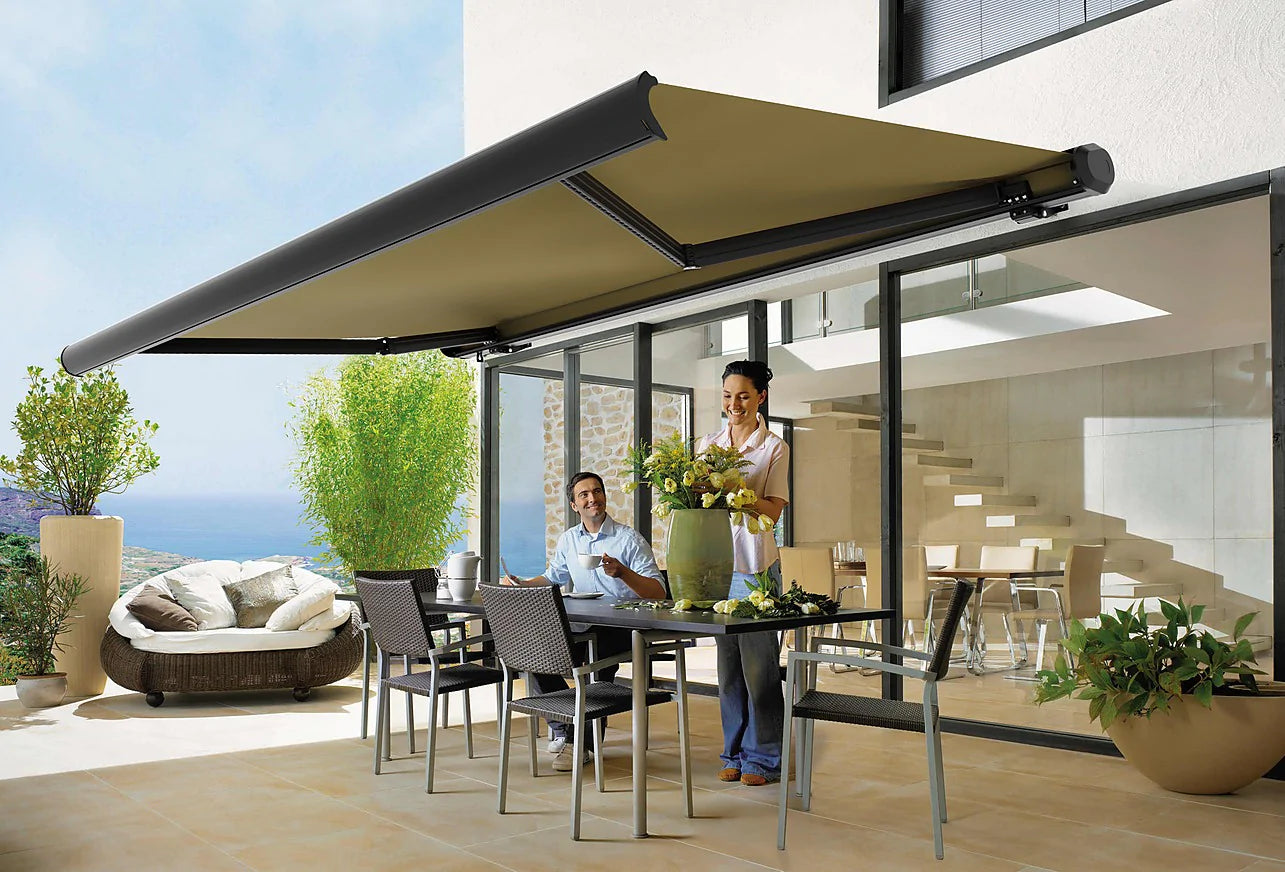 Retraceable Awning